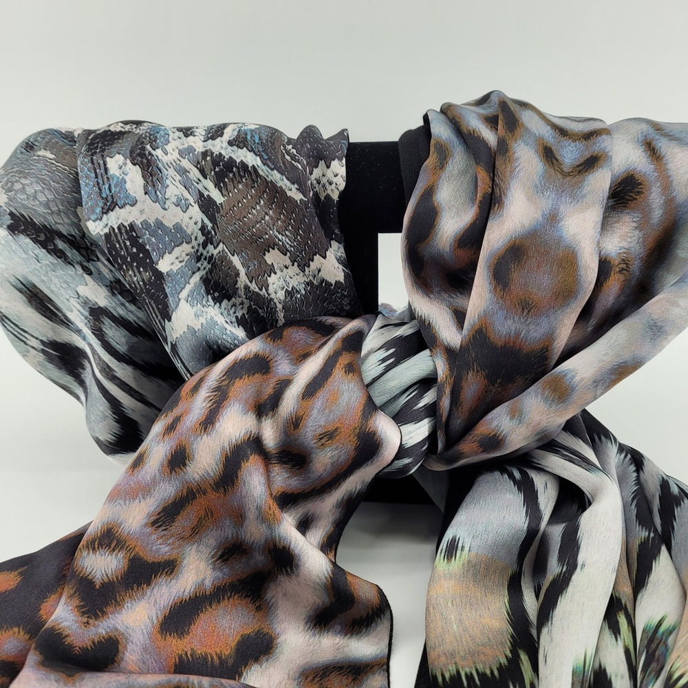 Echo Womens Boho Chic Animal Print Scarf Leopard Snakeskin Ikat Grey Black